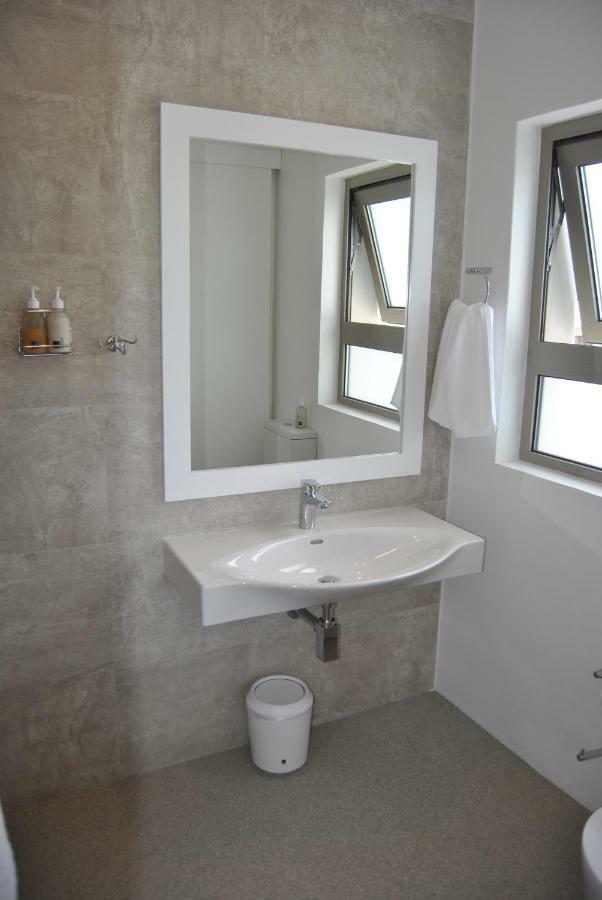Oceans Guest House&Luxurious Apartments Struisbaai Extérieur photo